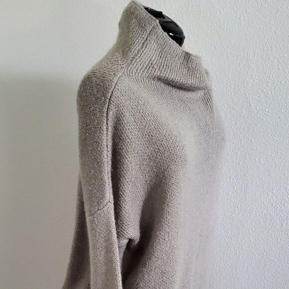 Minkpink Funnel/Turtle Neck Sweater Women's Large Gray Oversized NEW - Picture 4 of 8